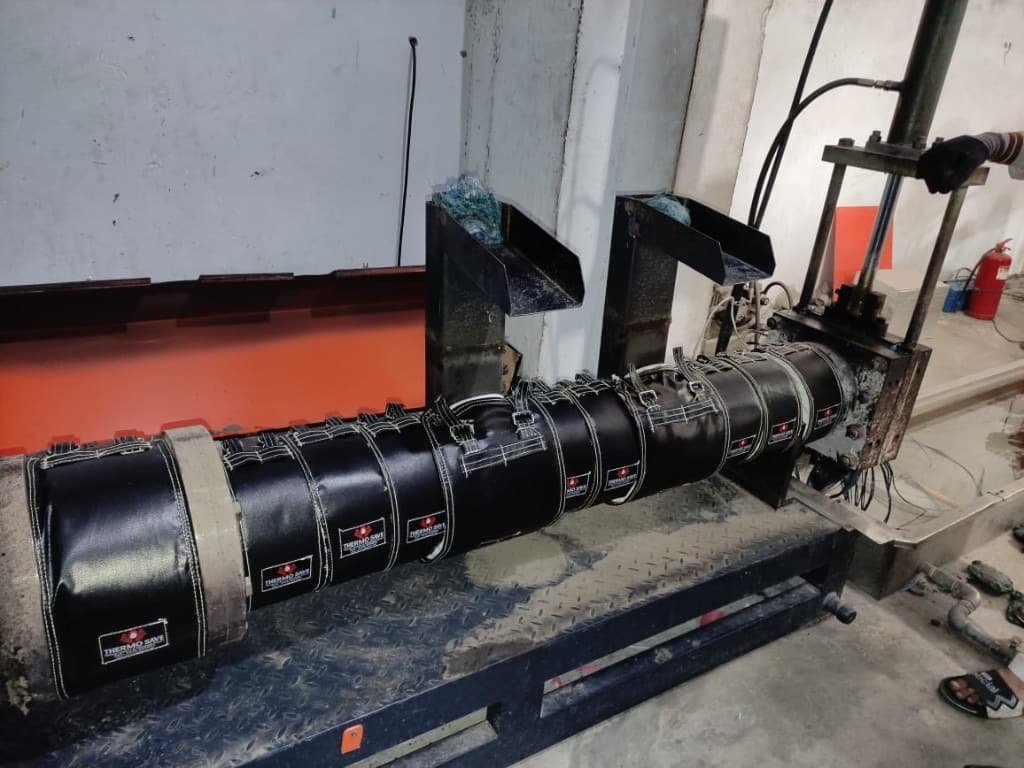 Insulated extrusion barrel zones